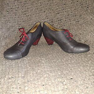 FLY GIRL/FLY LONDON-Purpley Grey Leather-Carved Heels-Booties-Sz 41-Excellent